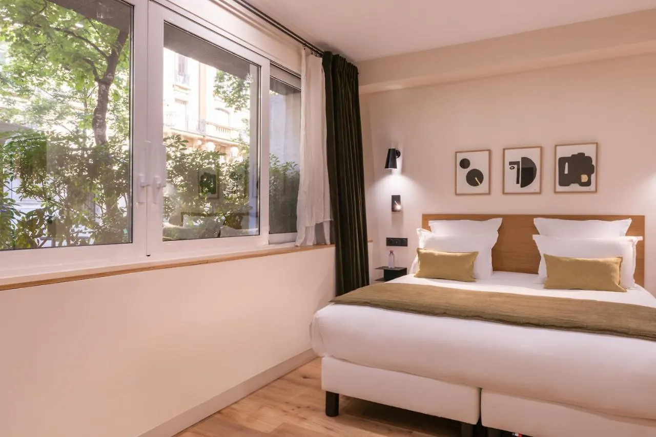 Couette-café CMG - Boutique Hôtel chambre - 3P - Auteuil/ Michel Ange